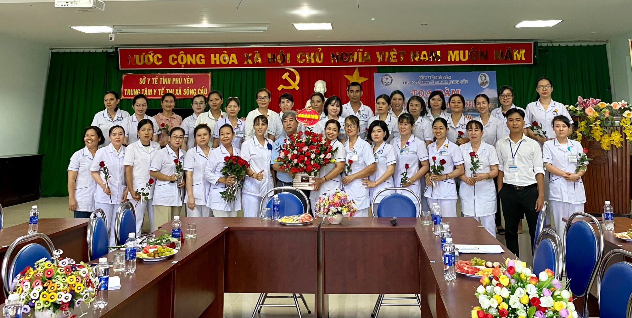 Trung tâm Y tế thị xã Sông Cầu tổ chức Tọa đàm kỷ niệm ngày Quốc tế điều dưỡng 12/5/2024